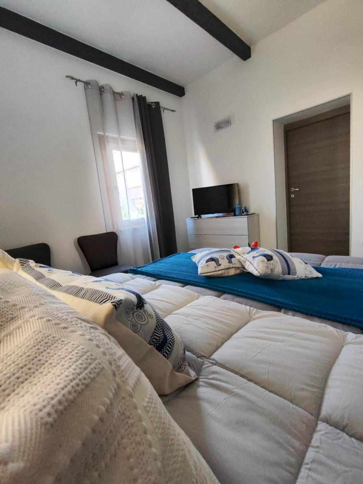 Casa Vacanze Con Giardino I Girasoli - Cin It 09006 - 9 C 2000 R4042- Sorso Esterno foto