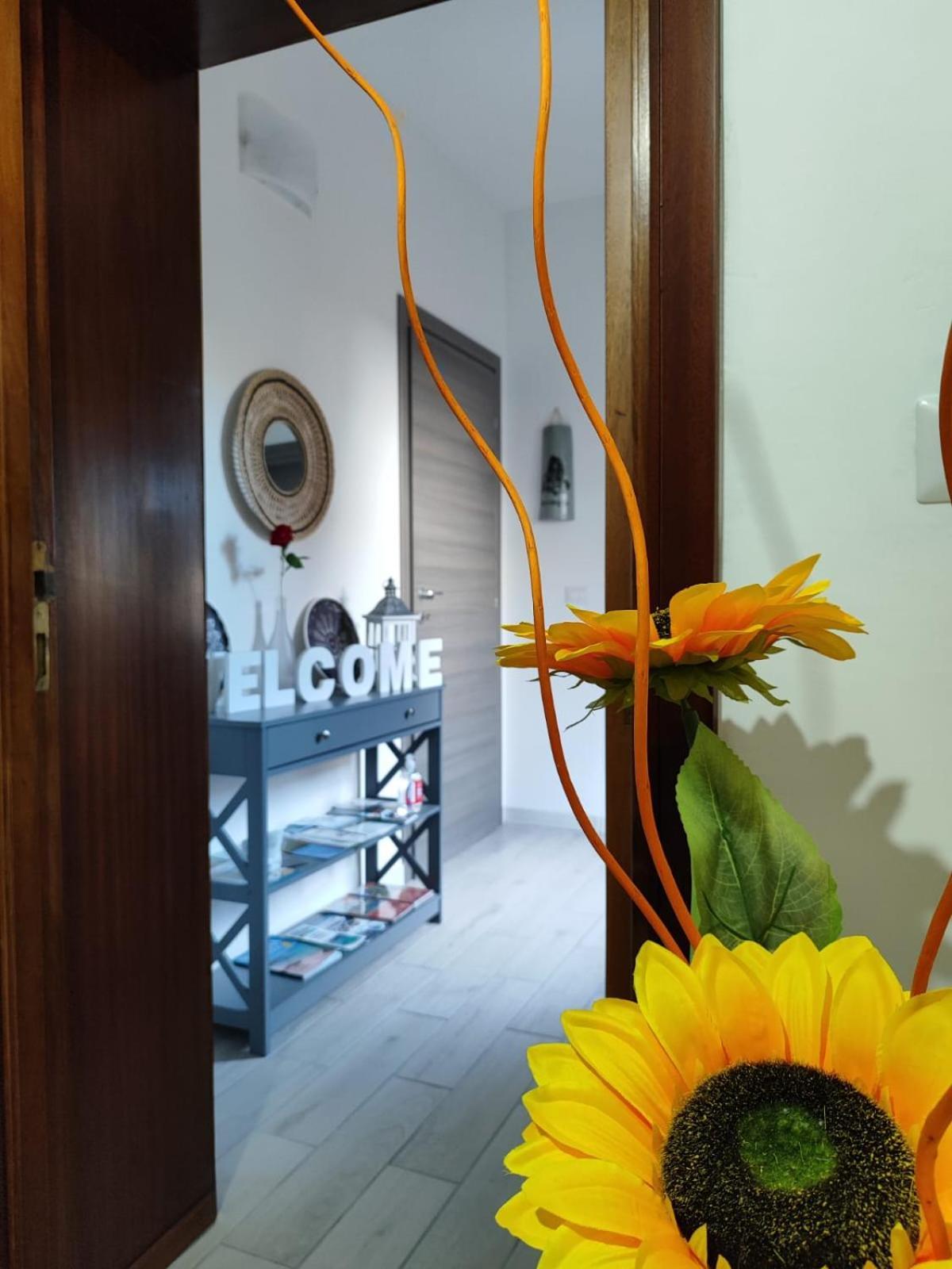 Casa Vacanze Con Giardino I Girasoli - Cin It 09006 - 9 C 2000 R4042- Sorso Esterno foto